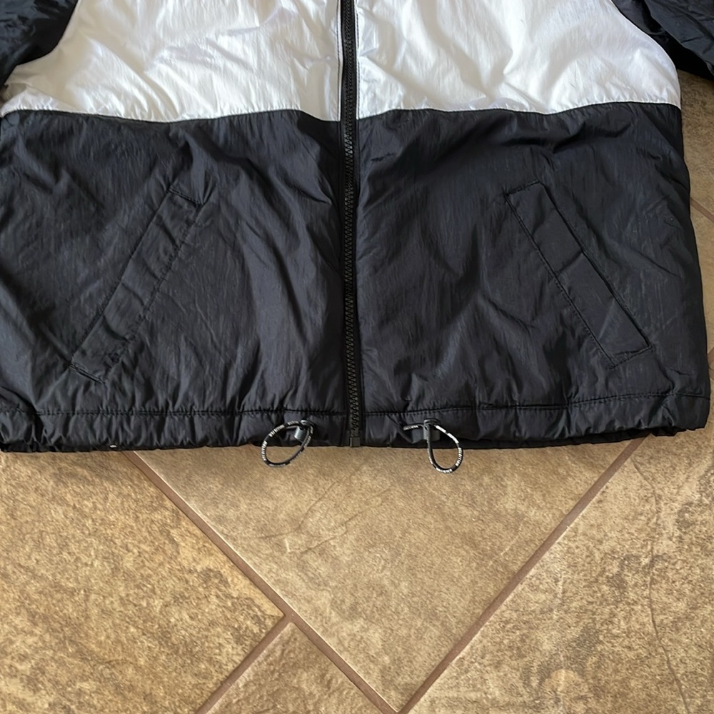 + HOLLISTER + Cropped Puffer Jacket - Picture 7 of 13
